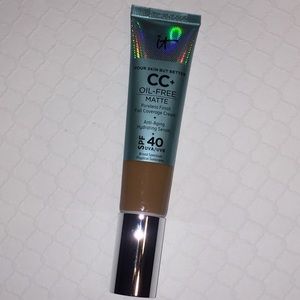 RICH HONEY IT COSMETICS OIL-FREE MATTE FOUNDATION